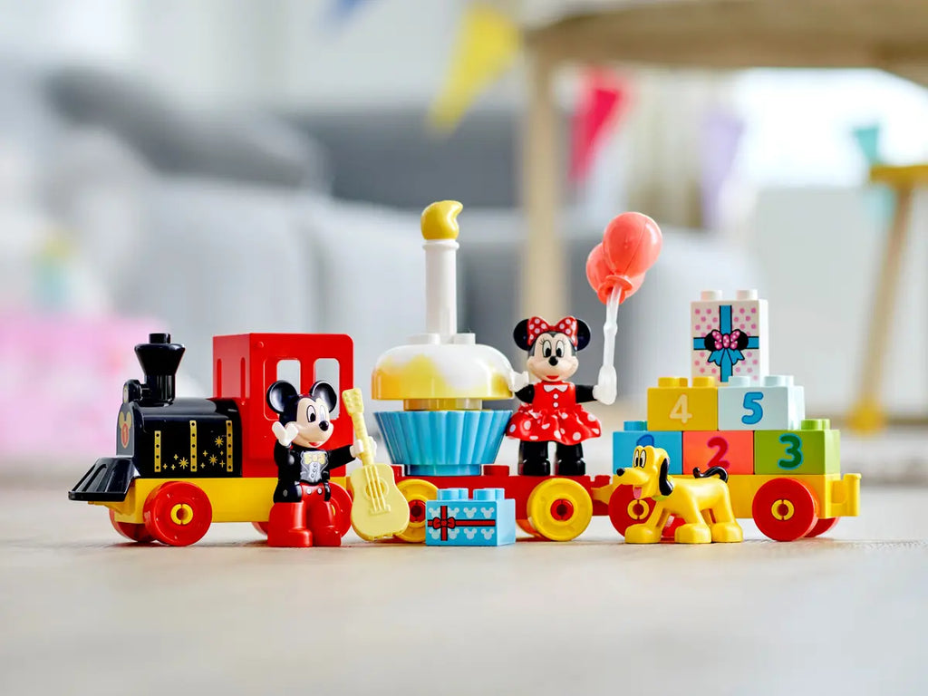 LEGO Mickey & Minnie Birthday Train 10941 - Vrolijk model van een verjaardags trein met Mickey en Minnie Mouse, met kleurrijke bouwstenen en feestelijke details voor jongere bouwers