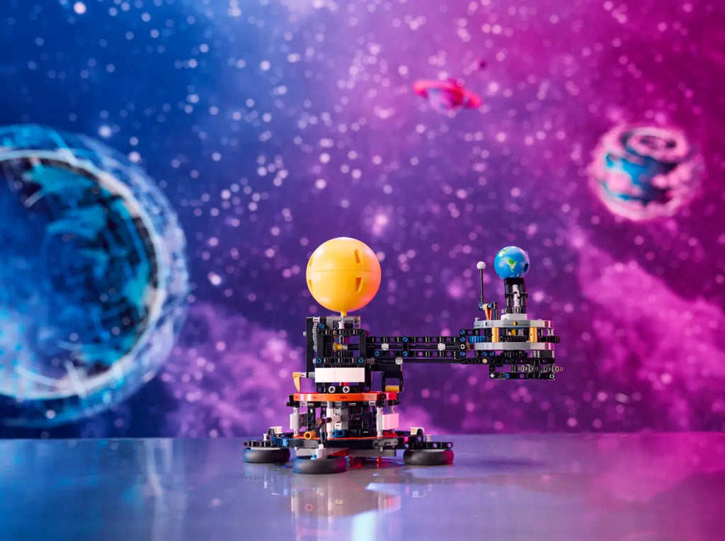 LEGO De aarde en de maan in beweging 42179 - Interactief model van de aarde en de maan met mechanische onderdelen voor een realistische beweging en educatieve details