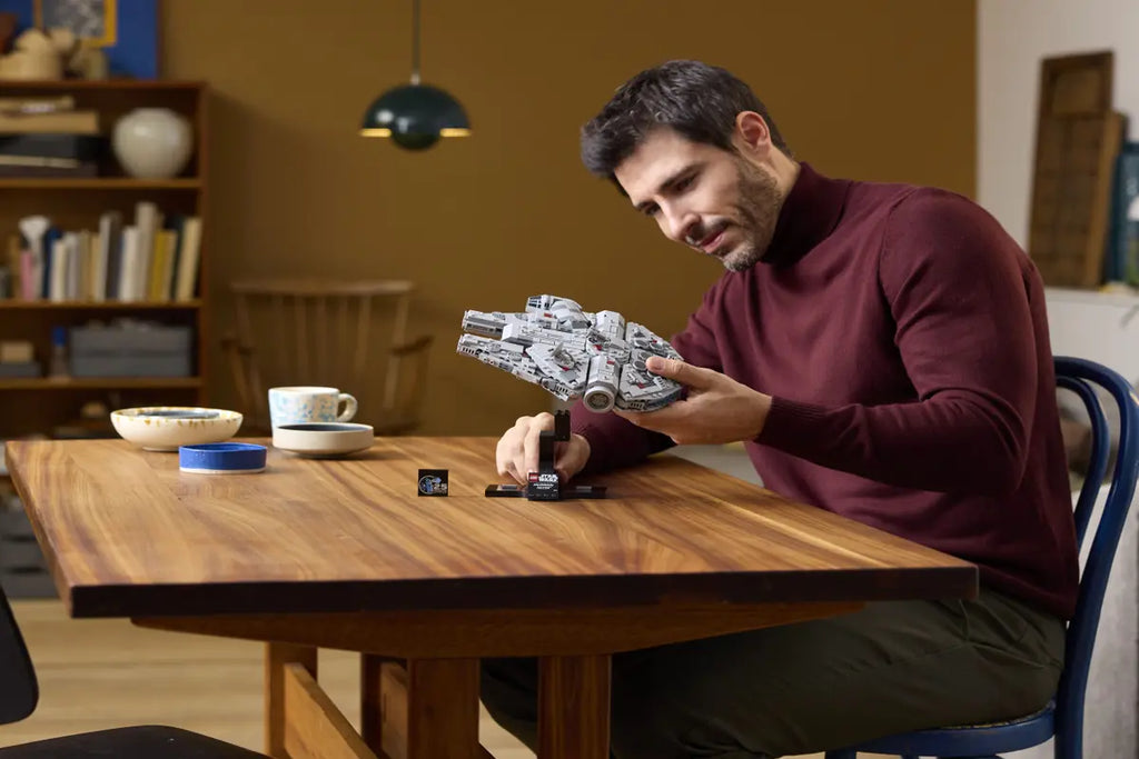 LEGO Millennium Falcon™ 75375 - Gedetailleerd model van het iconische ruimteschip met realistische bouwstenen en authentieke kenmerken uit Star Wars