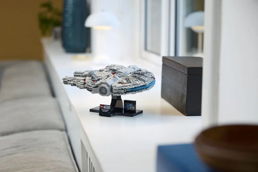 LEGO Millennium Falcon™ 75375 - Gedetailleerd model van het iconische ruimteschip met realistische bouwstenen en authentieke kenmerken uit Star Wars